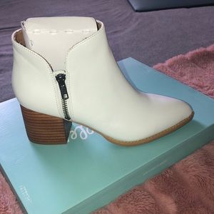 brand new white boots never worn